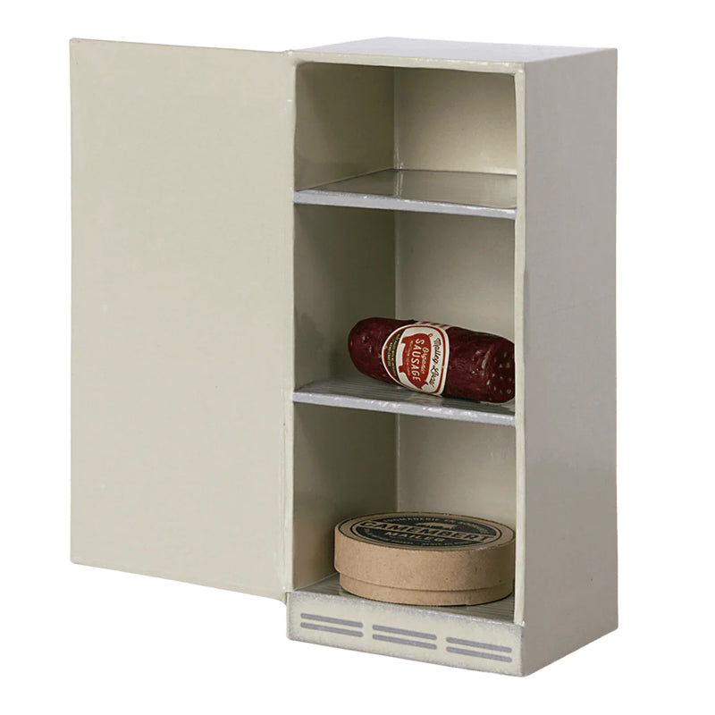 Kühlschrank mit Wurst und Käse