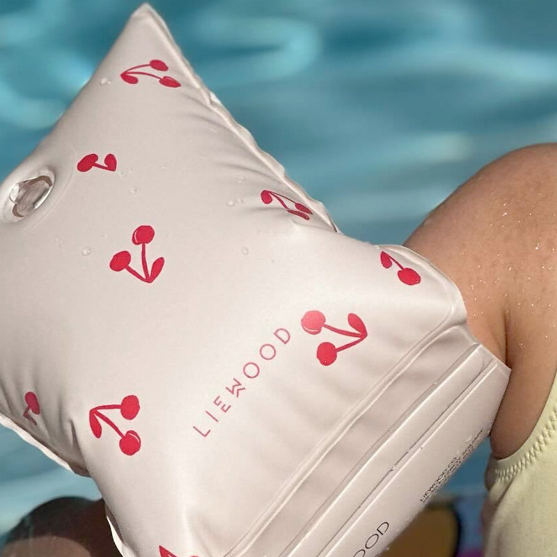 Liewood Schwimmflügel mit Kirschen Design und Doppelkammer