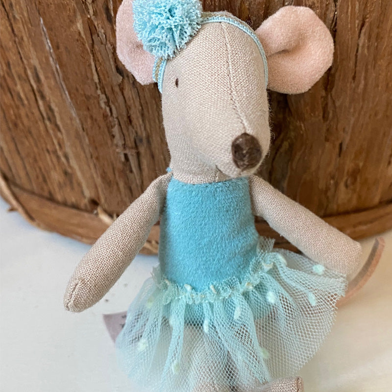 Maileg Little Sister Ballerina mit Tutu und Haarband – SENT FROM HEAVEN.