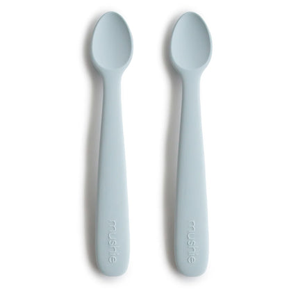 Mushie Baby Löffel aus Silikon in Powder Blue – schadstofffreies Besteck für Jungen & Mädchen.